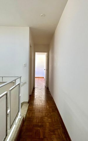 Casa à venda com 134m², 3 quartos e 3 vagas Casa à venda com 134m², 3 quartos e 3 vagasCorredor