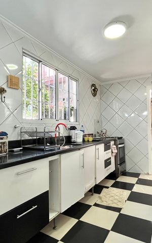 Casa à venda com 134m², 3 quartos e 3 vagas Casa à venda com 134m², 3 quartos e 3 vagasCozinha
