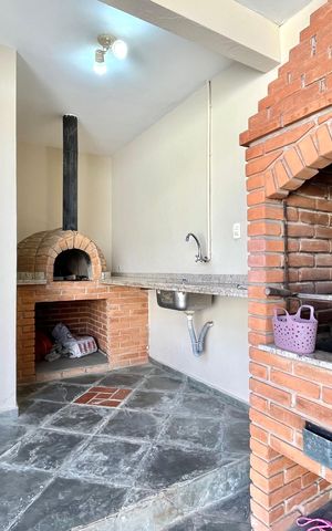 Casa à venda com 134m², 3 quartos e 3 vagas Casa à venda com 134m², 3 quartos e 3 vagasÁrea externa