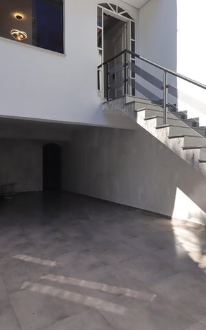 Casa à venda com 250m², 3 quartos e 3 vagasGaragem