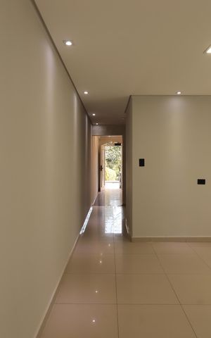 Casa à venda com 250m², 3 quartos e 3 vagasCorredor do primeiro piso