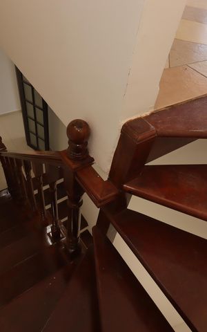 Casa à venda com 250m², 3 quartos e 3 vagasEscada para a Área Livre