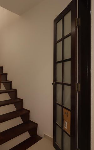 Casa à venda com 250m², 3 quartos e 3 vagasCorredor do segundo piso