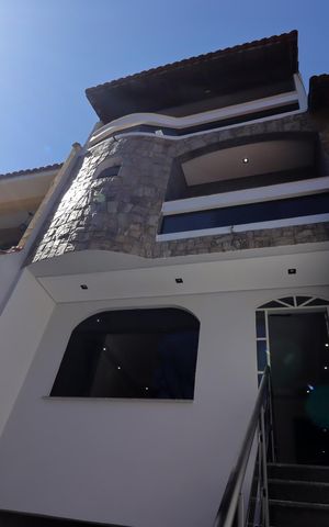 Casa à venda com 250m², 3 quartos e 3 vagasFachada interna