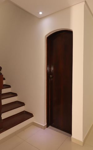 Casa à venda com 250m², 3 quartos e 3 vagasCorredor do primeiro piso