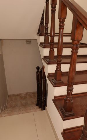 Casa à venda com 250m², 3 quartos e 3 vagasEscada para a Garagem