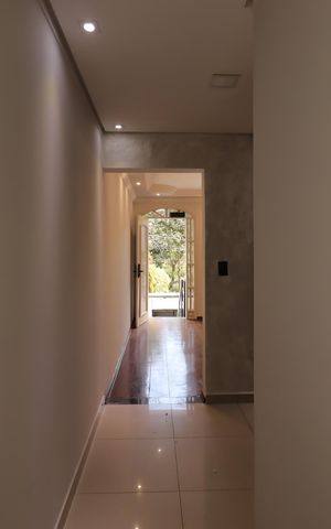 Casa à venda com 250m², 3 quartos e 3 vagasCorredor do primeiro piso