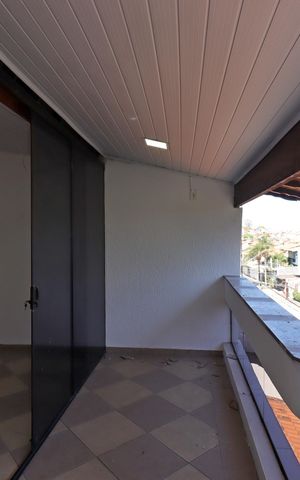 Casa à venda com 250m², 3 quartos e 3 vagasSacada da Área Livre