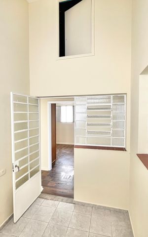 Casa à venda com 150m², 4 quartos e 3 vagas Casa à venda com 150m², 4 quartos e 3 vagasEscritório