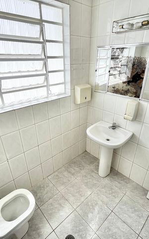 Casa à venda com 150m², 4 quartos e 3 vagas Casa à venda com 150m², 4 quartos e 3 vagasBanheiro social