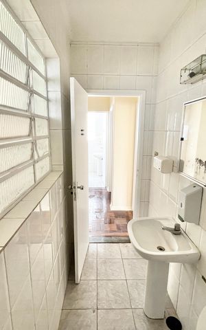 Casa à venda com 150m², 4 quartos e 3 vagas Casa à venda com 150m², 4 quartos e 3 vagasBanheiro de serviço