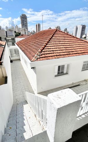 Casa à venda com 150m², 4 quartos e 3 vagas Casa à venda com 150m², 4 quartos e 3 vagasEscada