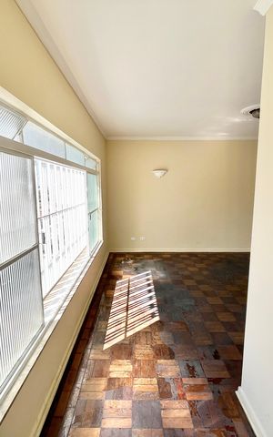 Casa à venda com 150m², 4 quartos e 3 vagas Casa à venda com 150m², 4 quartos e 3 vagasSala