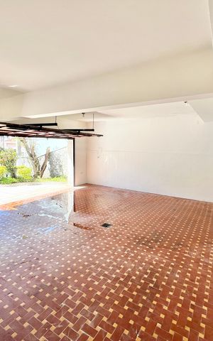 Casa à venda com 150m², 4 quartos e 3 vagas Casa à venda com 150m², 4 quartos e 3 vagasGaragem