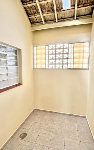 Casa à venda com 150m², 4 quartos e 3 vagas Casa à venda com 150m², 4 quartos e 3 vagasEscritório