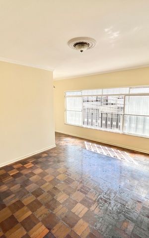 Casa à venda com 150m², 4 quartos e 3 vagas Casa à venda com 150m², 4 quartos e 3 vagasSala