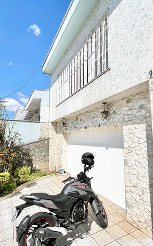 Casa à venda com 150m², 4 quartos e 3 vagas Casa à venda com 150m², 4 quartos e 3 vagasEntrada
