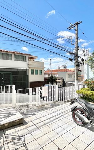 Casa à venda com 150m², 4 quartos e 3 vagas Casa à venda com 150m², 4 quartos e 3 vagasEntrada