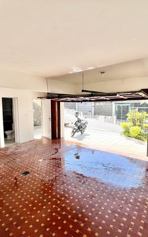 Casa à venda com 150m², 4 quartos e 3 vagas Casa à venda com 150m², 4 quartos e 3 vagasGaragem