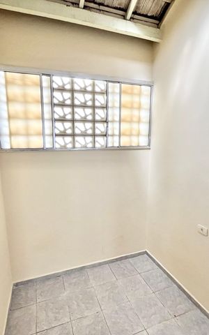 Casa à venda com 150m², 4 quartos e 3 vagas Casa à venda com 150m², 4 quartos e 3 vagasEscritório