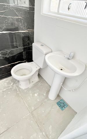 Casa à venda com 150m², 4 quartos e 3 vagas Casa à venda com 150m², 4 quartos e 3 vagasBanheiro Garagem