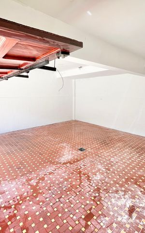 Casa à venda com 150m², 4 quartos e 3 vagas Casa à venda com 150m², 4 quartos e 3 vagasGaragem