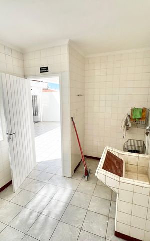 Casa à venda com 150m², 4 quartos e 3 vagas Casa à venda com 150m², 4 quartos e 3 vagasLavanderia