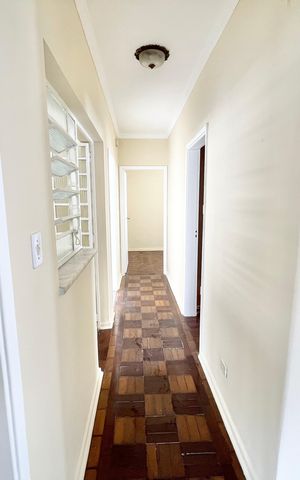 Casa à venda com 150m², 4 quartos e 3 vagas Casa à venda com 150m², 4 quartos e 3 vagasCorredor