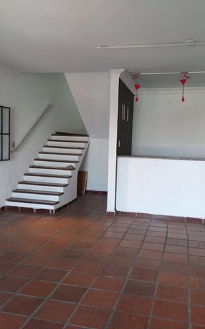 Casa para alugar com 500m², 3 quartos e 6 vagas Casa para alugar com 500m², 3 quartos e 6 vagasSala