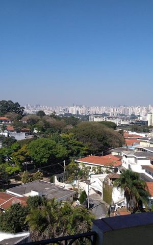 Casa para alugar com 500m², 3 quartos e 6 vagas Casa para alugar com 500m², 3 quartos e 6 vagasÁrea Comum