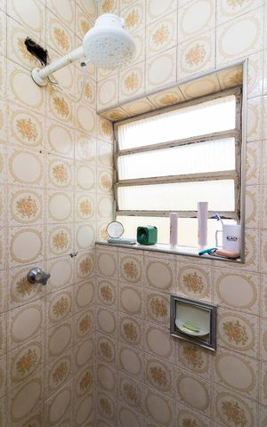 Casa à venda com 210m², 5 quartos e 2 vagasBanheiro 2