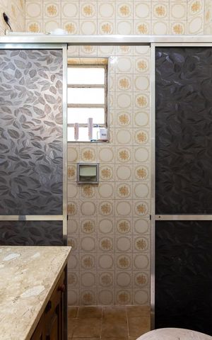Casa à venda com 210m², 5 quartos e 2 vagasBanheiro 2