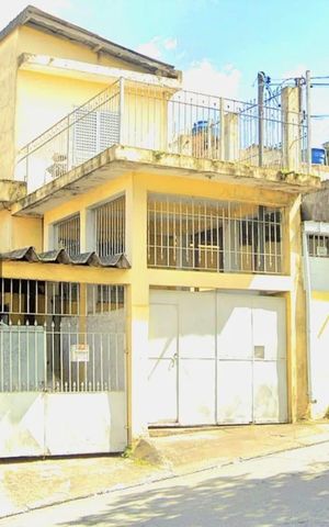 Casa à venda com 140m², 3 quartos e 3 vagas Casa à venda com 140m², 3 quartos e 3 vagasFachada