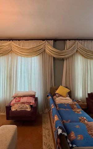 Casa à venda com 304m², 2 quartos e 4 vagas Casa à venda com 304m², 2 quartos e 4 vagasSala