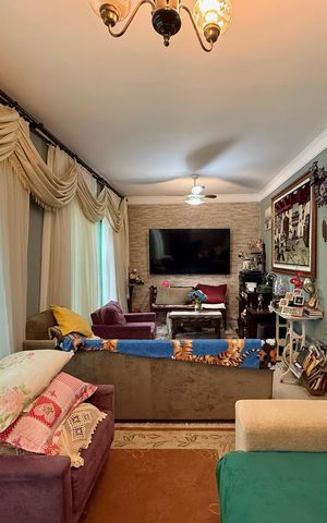 Casa à venda com 304m², 2 quartos e 4 vagas Casa à venda com 304m², 2 quartos e 4 vagasSala