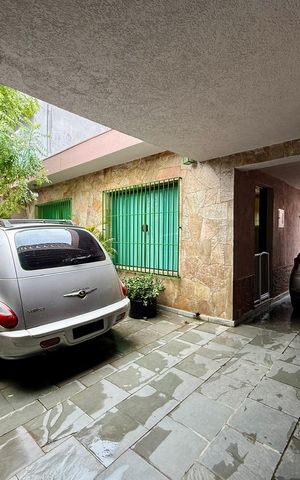 Casa à venda com 304m², 2 quartos e 4 vagas Casa à venda com 304m², 2 quartos e 4 vagasGaragem