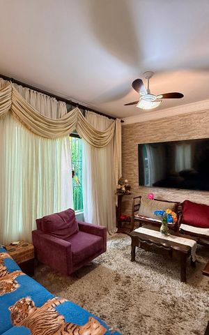 Casa à venda com 304m², 2 quartos e 4 vagas Casa à venda com 304m², 2 quartos e 4 vagasSala