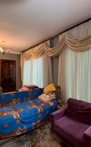 Casa à venda com 304m², 2 quartos e 4 vagas Casa à venda com 304m², 2 quartos e 4 vagasSala