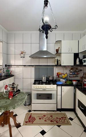 Casa à venda com 304m², 2 quartos e 4 vagas Casa à venda com 304m², 2 quartos e 4 vagasCozinha