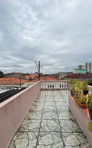 Casa à venda com 304m², 2 quartos e 4 vagas Casa à venda com 304m², 2 quartos e 4 vagasVaranda