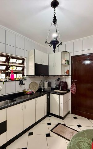 Casa à venda com 304m², 2 quartos e 4 vagas Casa à venda com 304m², 2 quartos e 4 vagasCozinha