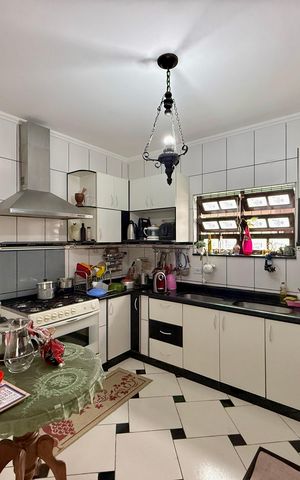 Casa à venda com 304m², 2 quartos e 4 vagas Casa à venda com 304m², 2 quartos e 4 vagasCozinha