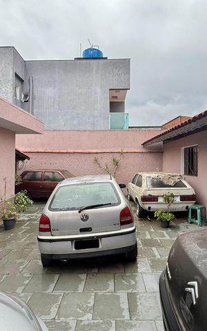 Casa à venda com 304m², 2 quartos e 4 vagas Casa à venda com 304m², 2 quartos e 4 vagasQuintal