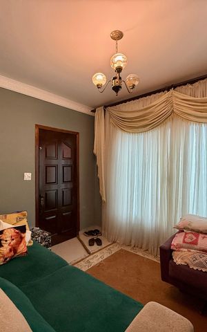 Casa à venda com 304m², 2 quartos e 4 vagas Casa à venda com 304m², 2 quartos e 4 vagasSala