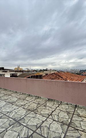 Casa à venda com 304m², 2 quartos e 4 vagas Casa à venda com 304m², 2 quartos e 4 vagasVaranda