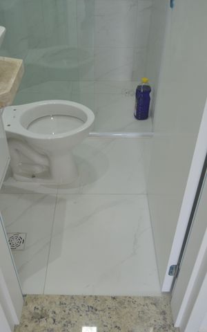 Apartamento à venda com 69m², 2 quartos e 2 vagasBanheiro da Suíte