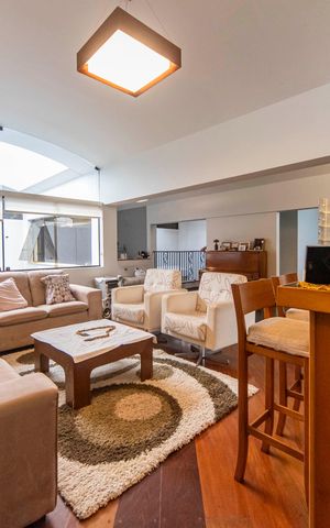 Casa à venda com 420m², 3 quartos e 8 vagasSala