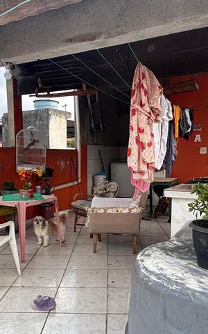 Casa à venda com 50m², 4 quartos e 1 vagaÁrea de serviço/convivência ( comum) 