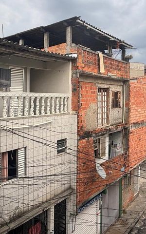 Casa à venda com 50m², 4 quartos e 1 vagaCasa 2 - Quarto  - varanda 