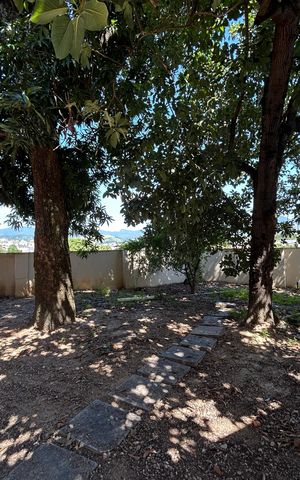 Casa à venda com 473m², 5 quartos e 3 vagasQuintal
